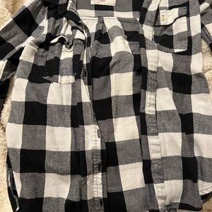 women’s plaid button down long sleeve size medium